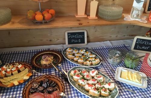 Bad Steben Hotel | Pet-Friendly Stay at Horn's Gästehaus with Breakfast Included