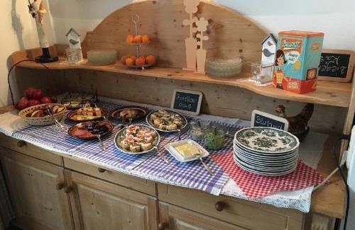 Bad Steben Hotel | Pet-Friendly Stay at Horn's Gästehaus with Breakfast Included