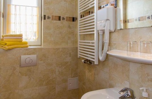 Friedrichroda House | Discover Pension Zum-Ratsherrn: Family-Friendly Retreat
