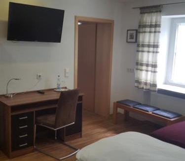Langquaid Hotel | Pet-Friendly Pension "Zum Raubritter" with Family Amenities
