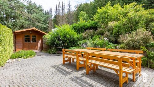 Salchendorf House | Welcoming Pension zum Rothaarsteig with Family-Friendly Amenities