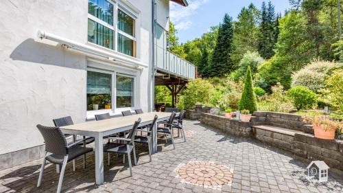 Salchendorf House | Welcoming Pension zum Rothaarsteig with Family-Friendly Amenities