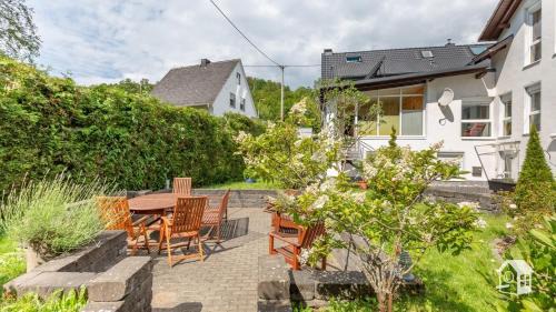 Salchendorf House | Welcoming Pension zum Rothaarsteig with Family-Friendly Amenities