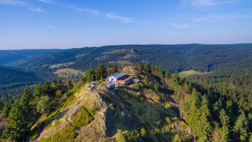 Zella-Mehlis House | Cozy Pension Zum Schotten with Family-Friendly Amenities