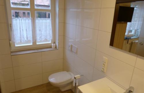 Drebenstedt House | Pet-Friendly Pension Zur Eiche with Breakfast & Kitchen