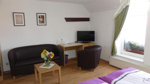 Bad Belzig Bed & Breakfast | Welcoming Pension Zur Mühle: Pet-Friendly with Breakfast & Hot Tub