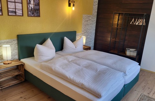 Freyburg House | Discover Comfort at Pension Zur Neuenburg with Breakfast