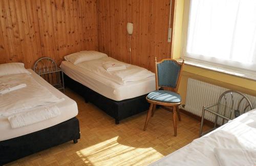 Schoenaich House | Pet-Friendly Escape at Pension-zur-Rose for Budget Travelers