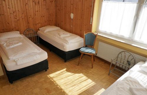 Schoenaich House | Pet-Friendly Escape at Pension-zur-Rose for Budget Travelers