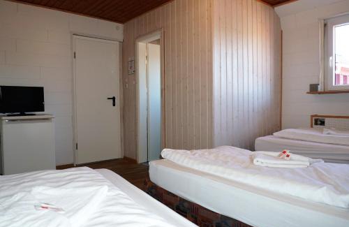 Schoenaich House | Pet-Friendly Escape at Pension-zur-Rose for Budget Travelers