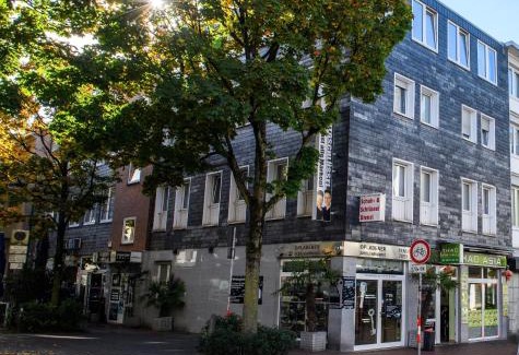 Leverkusen House | Inviting Pension Zwei A: Family-Friendly with Hot Tub