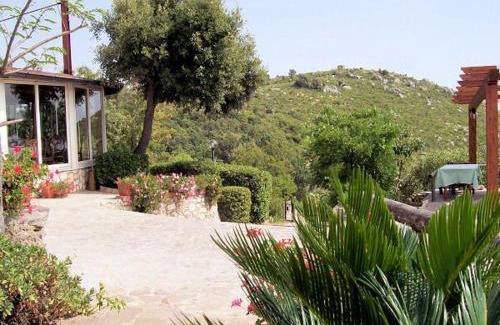 Trivio House | Discover Pensione Campese: Pet-Friendly Retreat with Dining