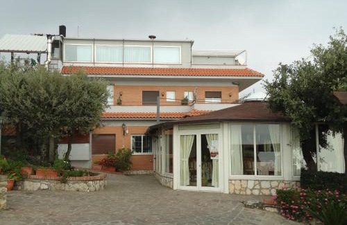 Trivio House | Discover Pensione Campese: Pet-Friendly Retreat with Dining