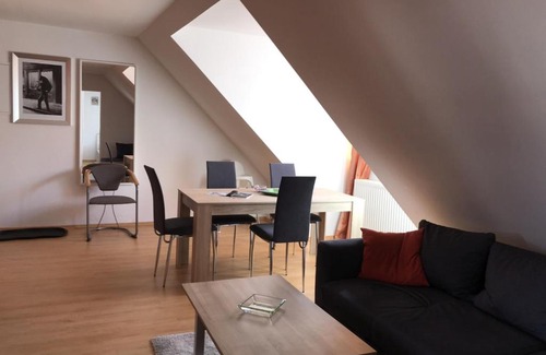 Fleischervorstadt House | Welcoming Pensione da Vito: Family-Friendly with Breakfast