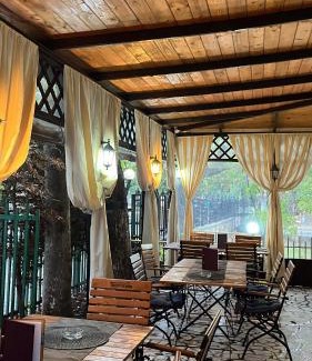 Navodari House | Pet-Friendly Pensiune Restaurant Arconi with Ocean Views