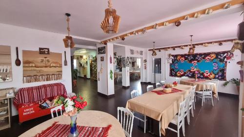 Runcu House | Cozy Stay at Pensiune Runcu Stone: Pet-Friendly & Accessible