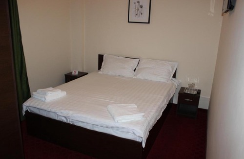 Mioveni House | Family-Friendly Pensiune Venetia Mariaj with Delicious Breakfast