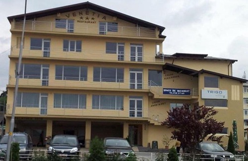 Mioveni House | Family-Friendly Pensiune Venetia Mariaj with Delicious Breakfast