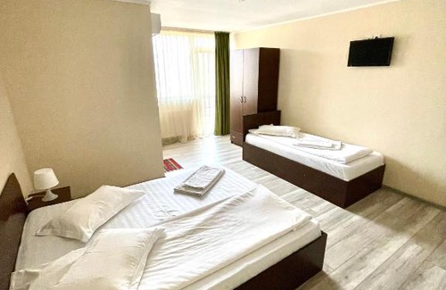 Mioveni House | Family-Friendly Pensiune Venetia Mariaj with Delicious Breakfast