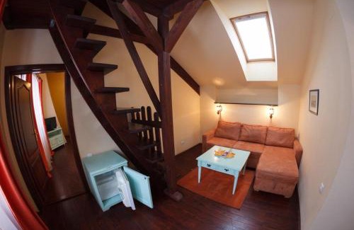 Moieciu de Jos House | Discover Pensiunea Adoro: Family-Friendly with Hot Tub