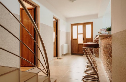 Turda House | Inviting Pensiunea Alin: Top-Rated Stay with Breakfast