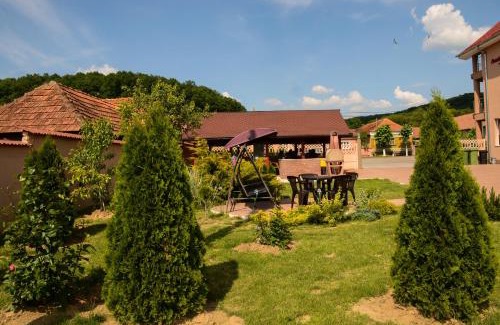 Hidiselu de Sus House | Exceptional Stay at Pensiunea Anca: Family-Friendly Amenities