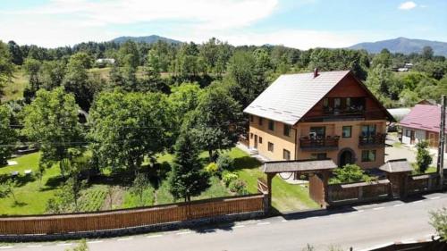 Botiza House | Discover Pensiunea Ancuta: Oceanfront Retreat with Pool