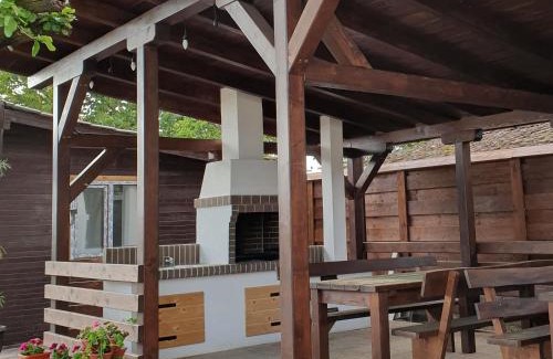 Siria House | Guest Rated: Pensiunea Aurelia with Pool & Restaurant