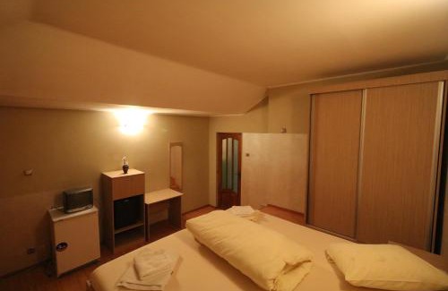 Slimnic House | Pet-Friendly Escape at Pensiunea Baroque Slimnic