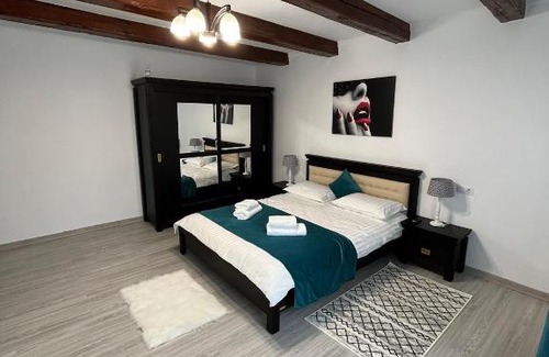 Sieu House | Beatrice Posmuș: Family-Friendly Retreat with Pool & Hot Tub