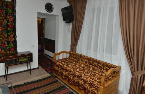 Moldova House | Relax at Pensiunea Butoias Glodeni: Family-Friendly Retreat
