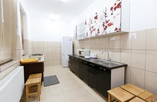 Lunca Jaristei Cabin | Top-Rated Pensiunea Cașoca-Cascadă: Family-Friendly Retreat