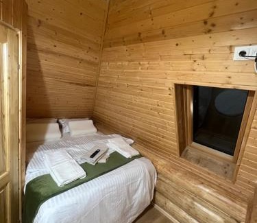 Leordina House | Unforgettable Stay at Pensiunea Casa Cătanelor with Spa & Dining