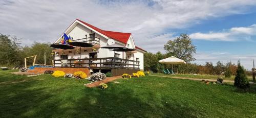Parscov House | Oceanfront Escape at Pensiunea Casa Runcu Buzau