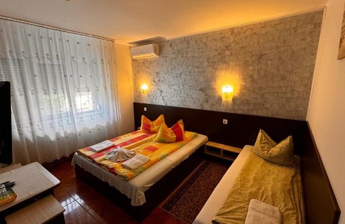 Baile Felix House | Budget-Friendly Retreat at Pensiunea Cory with Kitchen