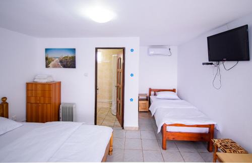 Murighiol Cabin | Pet-Friendly Pensiunea Cristian with Oceanfront Views