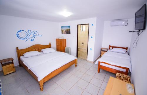Murighiol Cabin | Pet-Friendly Pensiunea Cristian with Oceanfront Views