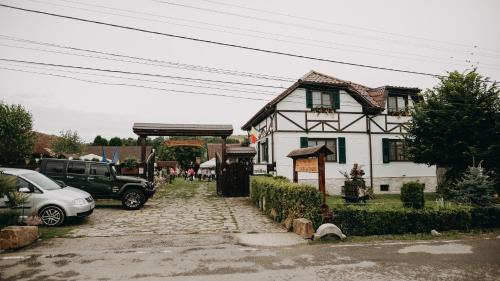 Simionesti House | Exceptional Stay at Pensiunea Curtea lui Toader, 4-Star Comfort