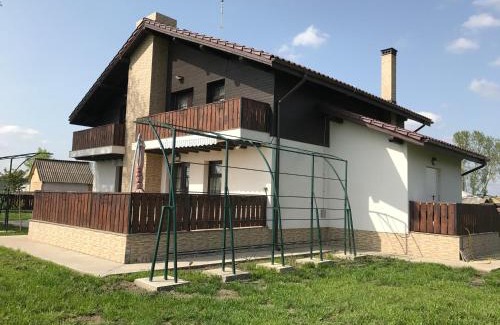 Zvoristea House | Guest Rated 10/10: Pensiunea Dany - Crys with Kitchen & Breakfast