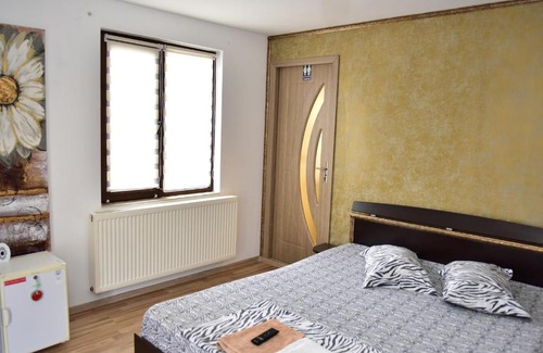 Valenii de Munte House | Discover Pensiunea Dely_Cios: Family-Friendly Getaway
