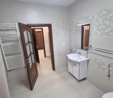 Piatra Neamt House | Budget-Friendly Stay at Pensiunea Domneasca by Armony