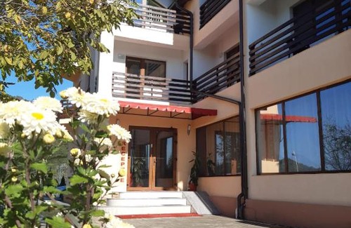 Gura Suhasului House | Unforgettable Stay at Pensiunea Esential: Rated 9.4/10