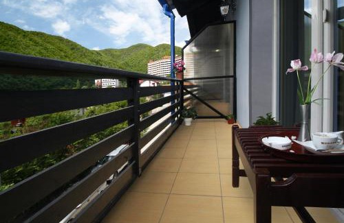 Baile Herculane House | Discover Pensiunea Floare de Colt: Family-Friendly Retreat