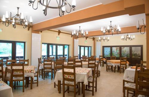Galda de Jos House | Top-Rated Pensiunea Floare De Colt with Breakfast & Kitchen
