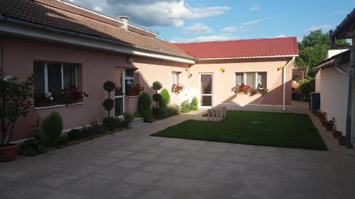 Hateg House | Guest Rated 10/10: Pensiunea Gheorghita with Family Amenities