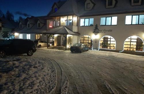 Moieciu House | Pet-Friendly Retreat at Pensiunea Hanul Dorului - 9.5/10