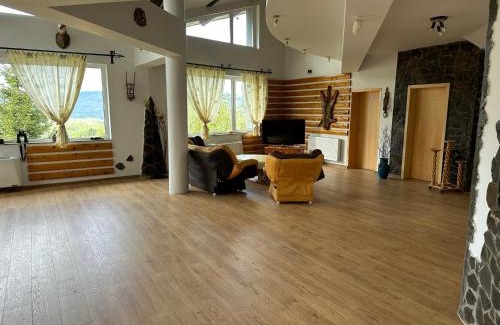 Moieciu de Jos Villa | Discover Pensiunea In deal La Lupi: Oceanfront Retreat Rated 9.8