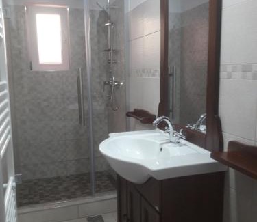 Stramtura House | Inviting Getaway at Pensiunea In Poiana with Pool & Dining