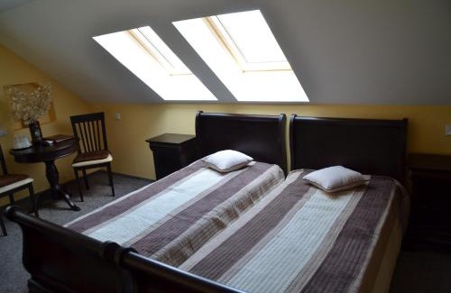 Bumbesti-Pitic House | Guest Rated 10/10 at Pensiunea Koruna with Hot Tub & Dining