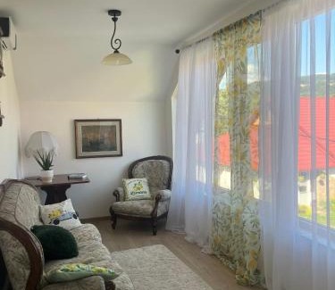 Surdesti House | Pet-Friendly Pensiunea La Meleta: Rated 10/10 with Breakfast